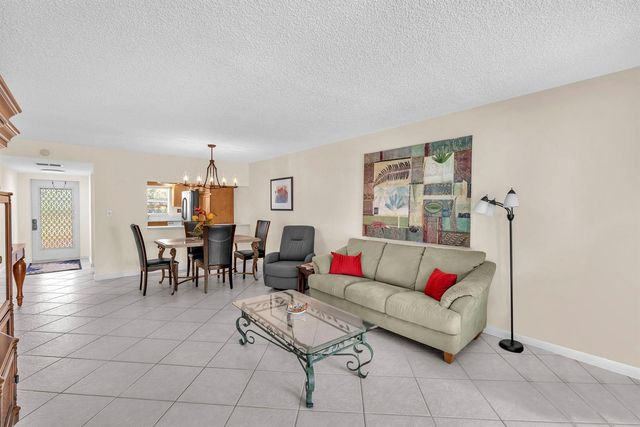 9301 Sunrise Lakes Boulevard 207, Sunrise, FL 33322