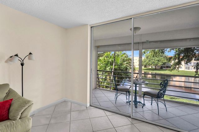 9301 Sunrise Lakes Boulevard 207, Sunrise, FL 33322