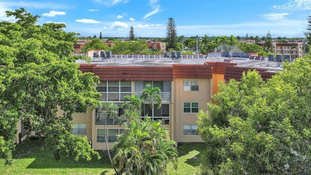 9301 Sunrise Lakes Boulevard 207, Sunrise, FL 33322