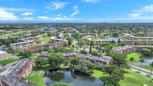 9301 Sunrise Lakes Boulevard 207, Sunrise, FL 33322
