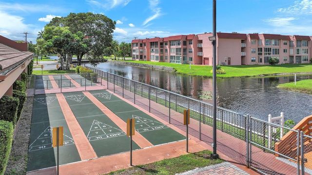 9301 Sunrise Lakes Boulevard 207, Sunrise, FL 33322