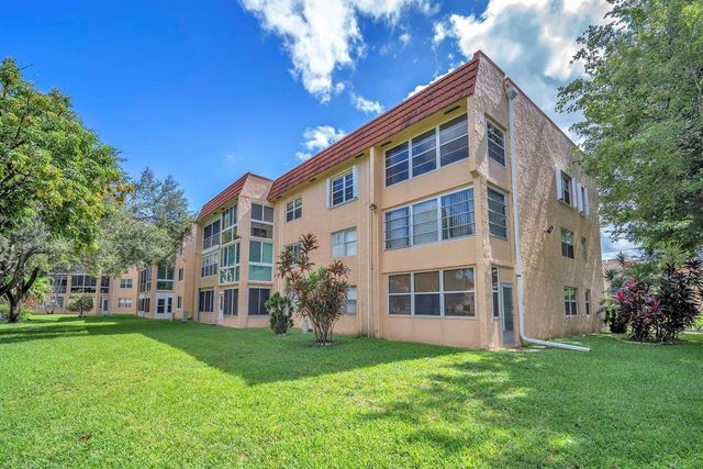 9301 Sunrise Lakes Boulevard 207, Sunrise, FL 33322