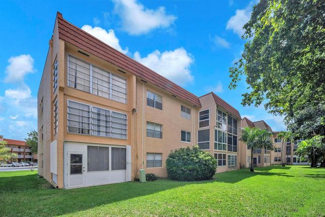 9301 Sunrise Lakes Boulevard 207, Sunrise, FL 33322