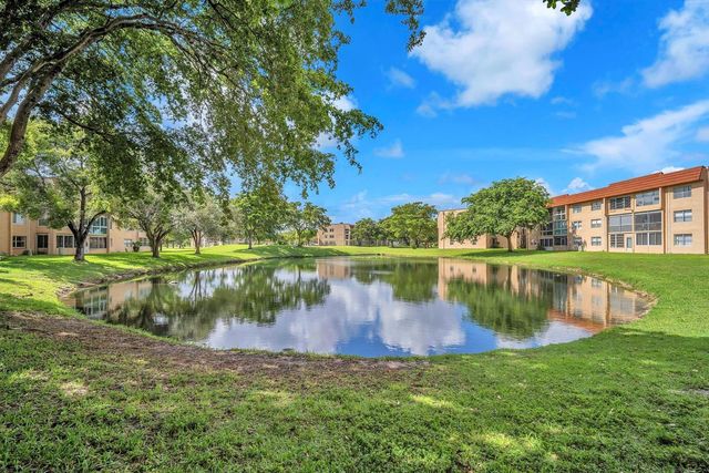 9301 Sunrise Lakes Boulevard 207, Sunrise, FL 33322