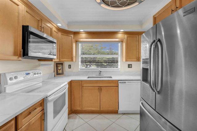 9301 Sunrise Lakes Boulevard 207, Sunrise, FL 33322
