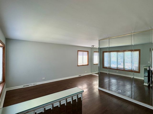 3107 W Howard Street, Chicago, IL 60645
