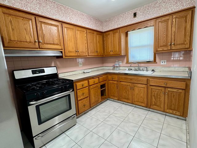 3107 W Howard Street, Chicago, IL 60645