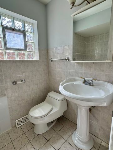 3107 W Howard Street, Chicago, IL 60645