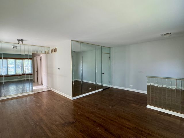 3107 W Howard Street, Chicago, IL 60645