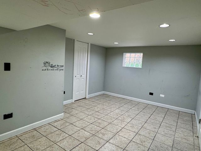 3107 W Howard Street, Chicago, IL 60645