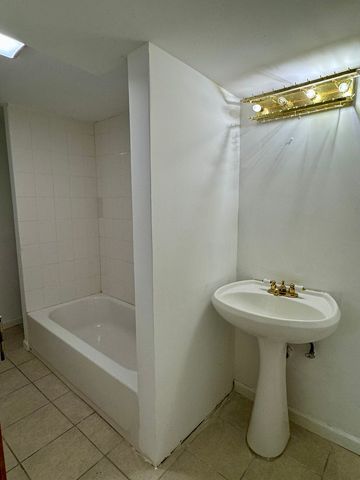 3107 W Howard Street, Chicago, IL 60645