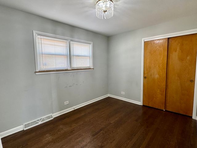 3107 W Howard Street, Chicago, IL 60645