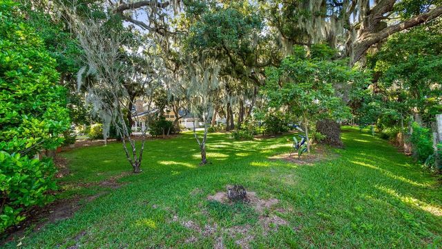 403 MISSION LANE, Howey In The Hills, FL 34737