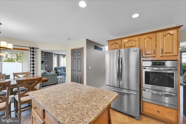25 TALL OAKS DR, Pottsville, PA 17901