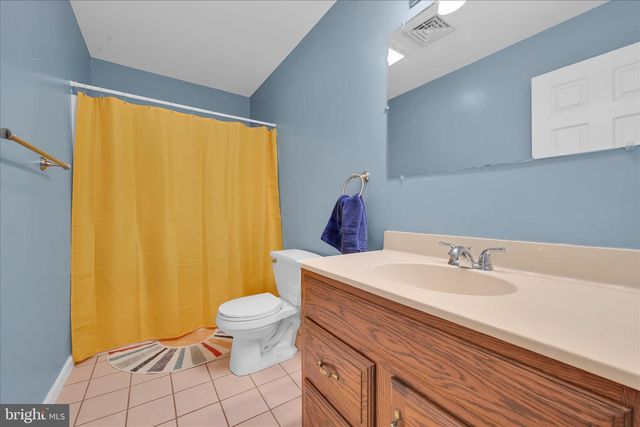 25 TALL OAKS DR, Pottsville, PA 17901