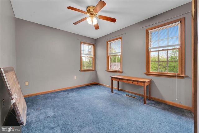 25 TALL OAKS DR, Pottsville, PA 17901