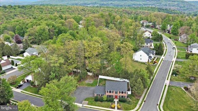 25 TALL OAKS DR, Pottsville, PA 17901
