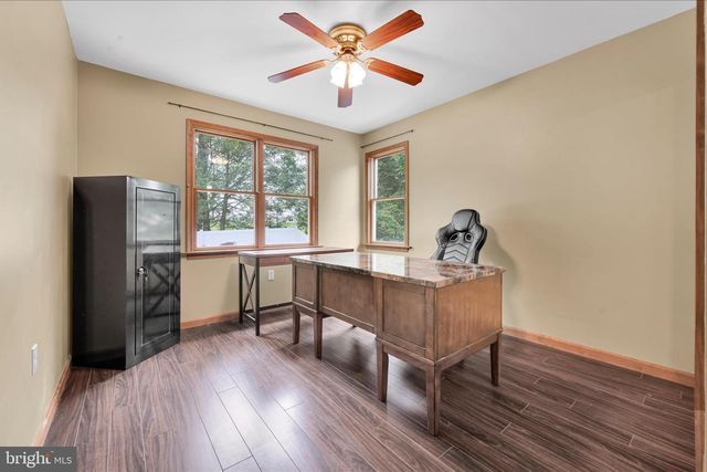 25 TALL OAKS DR, Pottsville, PA 17901