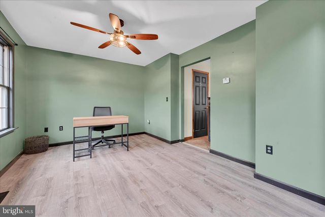 25 TALL OAKS DR, Pottsville, PA 17901