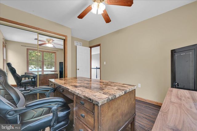 25 TALL OAKS DR, Pottsville, PA 17901
