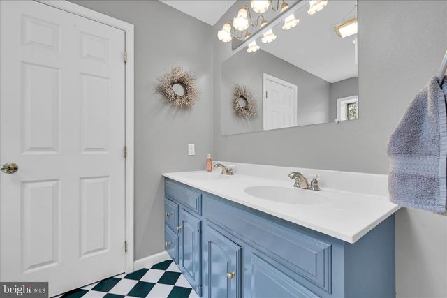 25 TALL OAKS DR, Pottsville, PA 17901