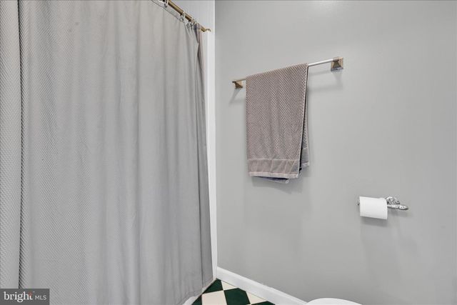 25 TALL OAKS DR, Pottsville, PA 17901