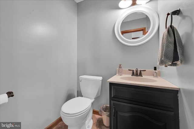 25 TALL OAKS DR, Pottsville, PA 17901