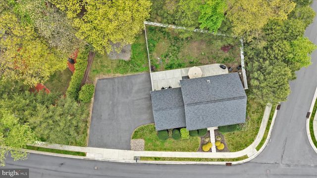 25 TALL OAKS DR, Pottsville, PA 17901