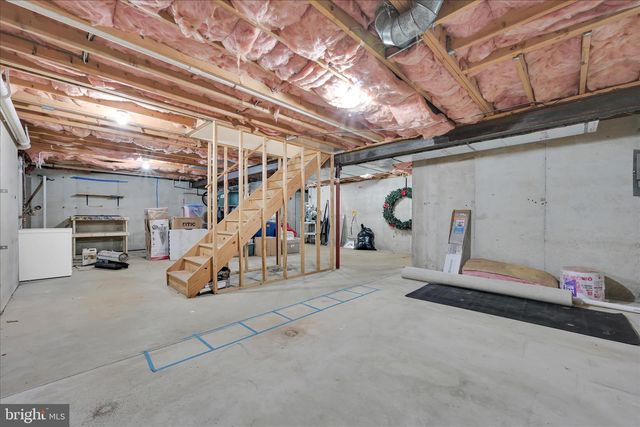 25 TALL OAKS DR, Pottsville, PA 17901