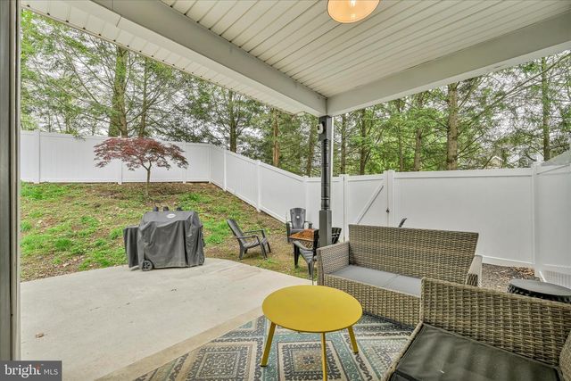 25 TALL OAKS DR, Pottsville, PA 17901