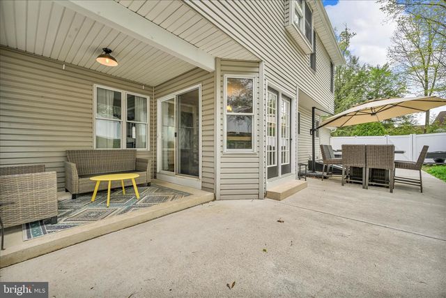25 TALL OAKS DR, Pottsville, PA 17901