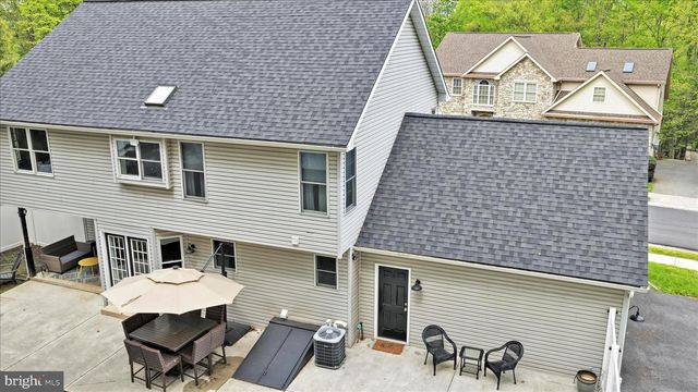 25 TALL OAKS DR, Pottsville, PA 17901