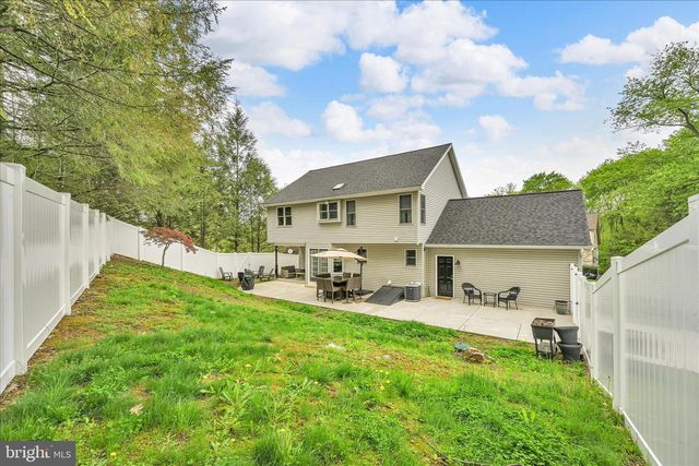 25 TALL OAKS DR, Pottsville, PA 17901