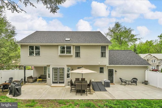 25 TALL OAKS DR, Pottsville, PA 17901