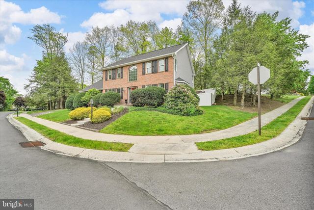 25 TALL OAKS DR, Pottsville, PA 17901