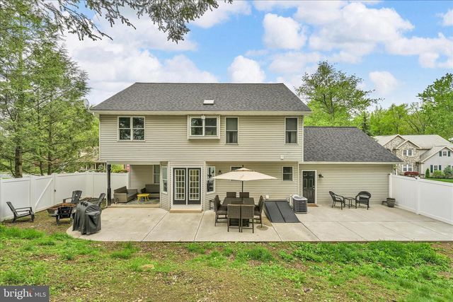25 TALL OAKS DR, Pottsville, PA 17901