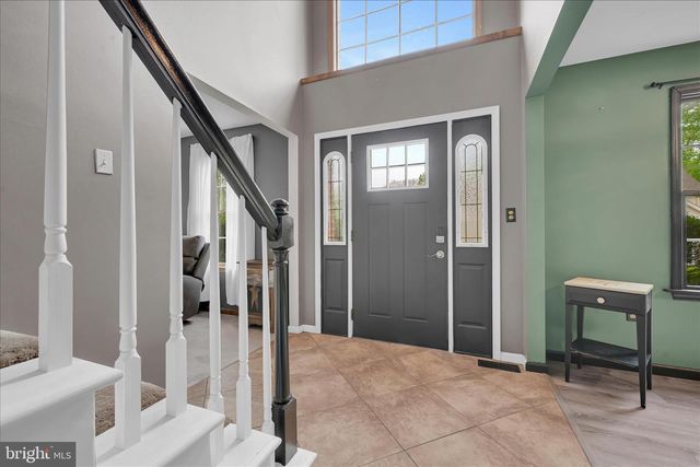 25 TALL OAKS DR, Pottsville, PA 17901