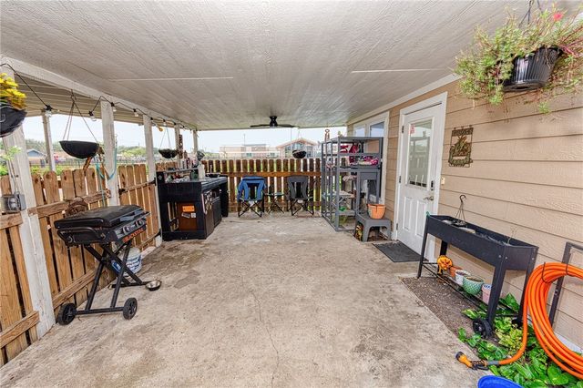 1202 Crosby St, Portland, TX 78374