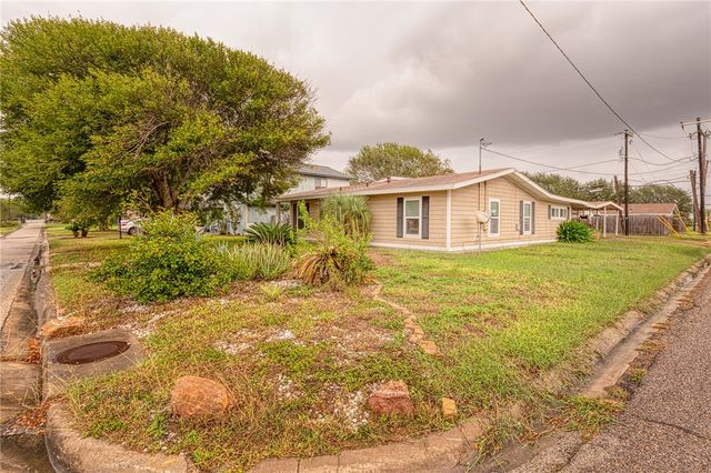1202 Crosby St, Portland, TX 78374