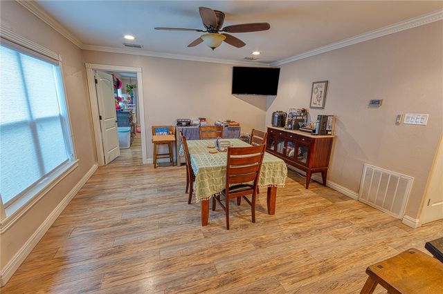 1202 Crosby St, Portland, TX 78374