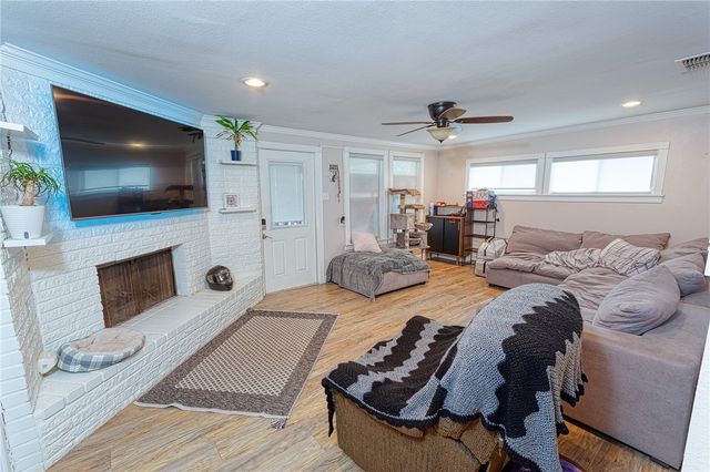 1202 Crosby St, Portland, TX 78374