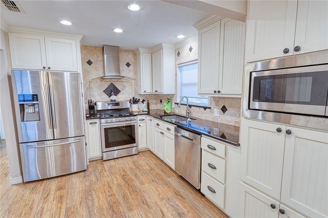 1202 Crosby St, Portland, TX 78374