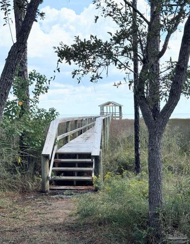 1045 Oyster Bay Dr, Milton, FL 32583