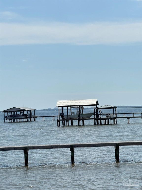 1045 Oyster Bay Dr, Milton, FL 32583