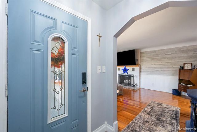 6736 Lakeshore Road, Lexington, MI 48450