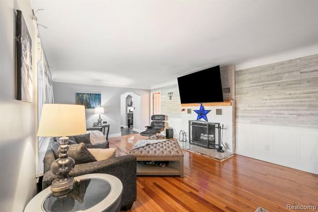 6736 Lakeshore Road, Lexington, MI 48450