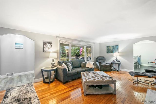 6736 Lakeshore Road, Lexington, MI 48450