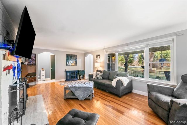 6736 Lakeshore Road, Lexington, MI 48450