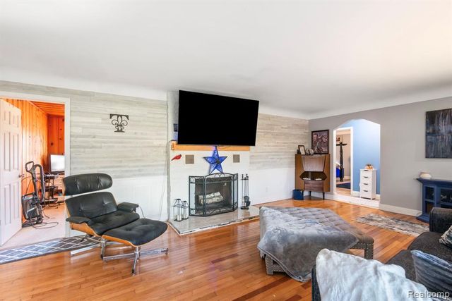 6736 Lakeshore Road, Lexington, MI 48450