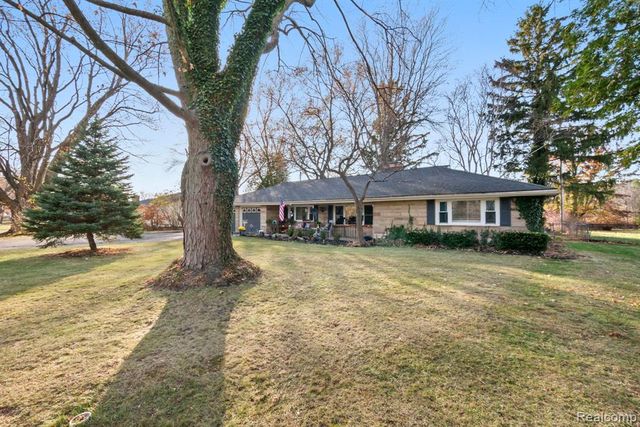 6736 Lakeshore Road, Lexington, MI 48450